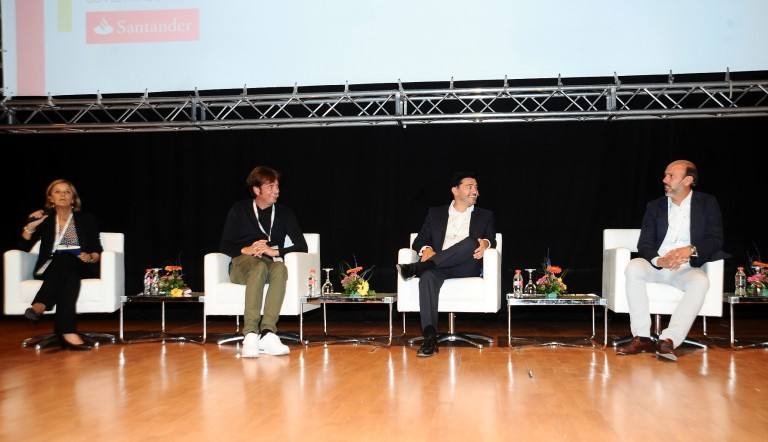 121-mesa-alicia-1-congresoretail1dia230-28092016