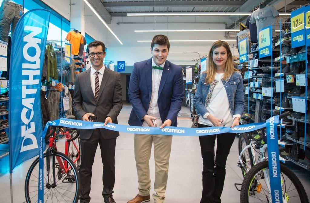 Decathlon Miranda de Ebro_corte de cinta oficial