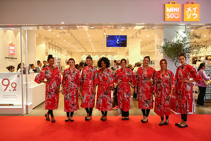 Los productos de la cadena china de bajo coste se sitÃºan entre los 1,5 y los 30 euros, fidelizando a clientes de entre 18 y 35 aÃ±os.