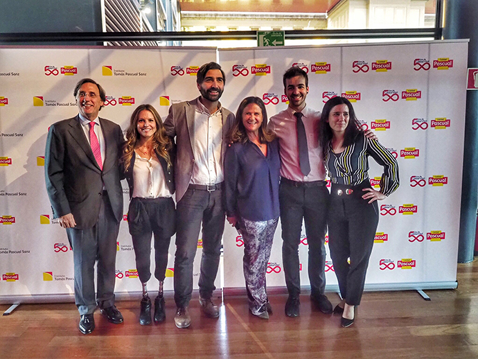 Tomás Pascual (presidente Calidad Pascual); Sara Andrés (atleta paralímpica); Antonio Pérez (Hospital Universitario La Paz); Sonia Pascual (consejera delegada Calidad Pascual); Guillermo (ONG Ayúdame 3D); y Mireia Badia (Grow.ly).