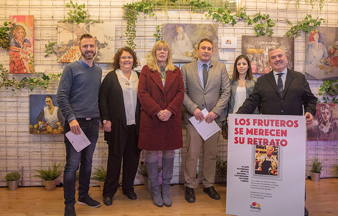 (De dcha. a izd.) Luiz Pacheco (CEC), Belén Mesa (Ministerio de Agricultura), Santiago Blázquez (Asomafrut) y Olga Ruiz Castillo (Ayuntamiento de Madrid), junto a otros colaboradores.