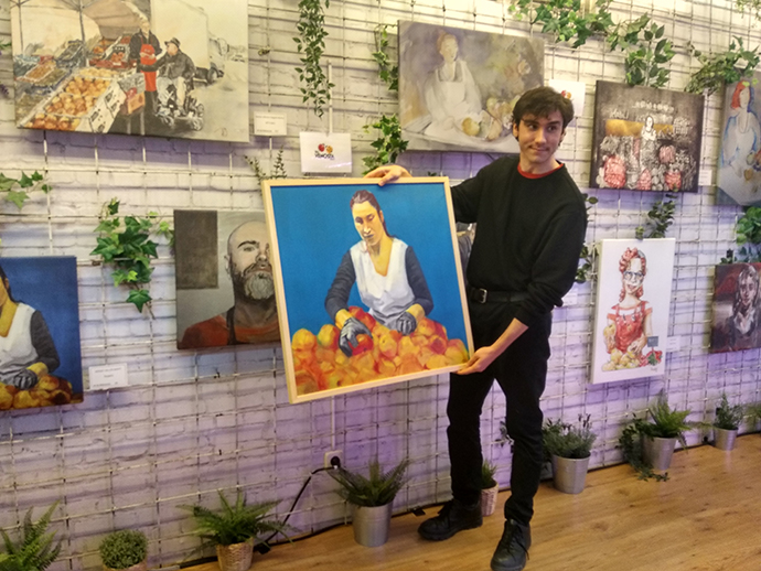 Sergio Vallés, ganador del concurso de artes plásticas, con motivo del Día del Frutero (6 de febrero).