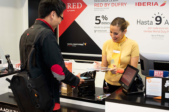 Los visitantes chinos podrán pagar con WeChat Pay en las tiendas World Duty Free de la terminal 1