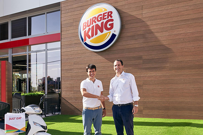 De izquierda a derecha: Patrik Bergareche, director general de Just Eat en España y Borja Hernándezde Alba, director general de Burger King España y Portugal.