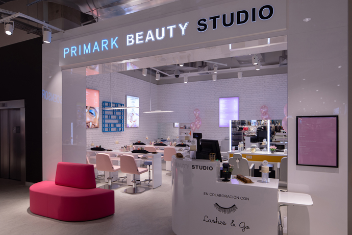 Primark abre su nueva tienda en Sevilla en el centro comercial Lagoh