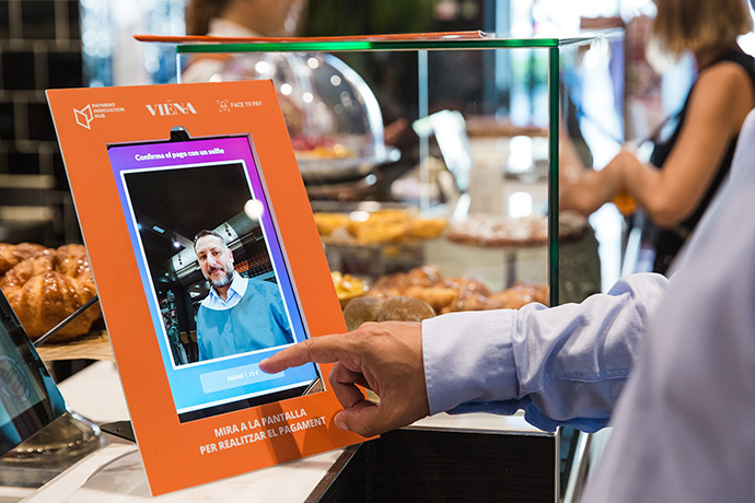 En un restaurante del grupo Viena se ha puesto en marcha un proyecto piloto de reconocimiento facial como método de pago