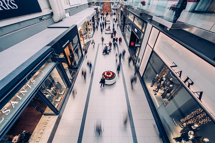 El número de visitantes a los centros comerciales descendió en agosto un 6,9%. 