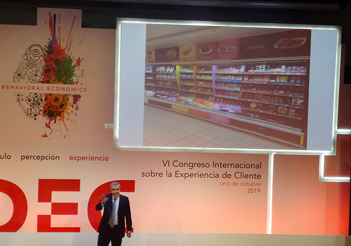 Francisco Casassa, director de shopper marketing de Campofrío, durante su intervención en el VI Congreso Internacional de Experiencia de Cliente (DEC)