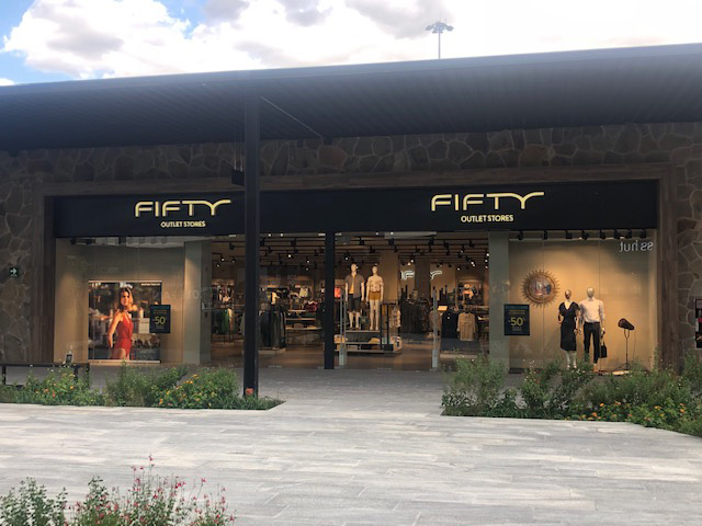 En agosto, Tendam inauguró su primer establecimiento en México de Fifty Outlet