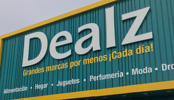  el ex propietario de Pounland, Advent Internacional, es uno de los nombres que se ven encima de la mesa, que podría adquirir el negocio europeo por más de 4.500 millones de euros.