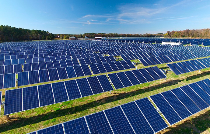 La compañía anuncia la construcción de tres granjas solares: dos en Estados Unidos y una en España