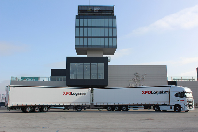 XPO Logistics presenta el dúotrailer que utilizará en su ruta Madrid-Barcelona