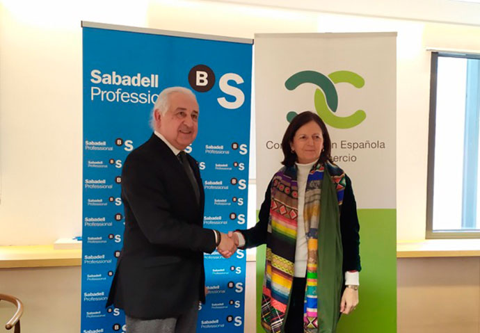 Acuerdo CEC y Banco Sabadell. Pedro Campo, Presidente de la CEC y Blanca Montero Corominas, subdirectora General y Directora de Negocios Institucionales de Banco Sabadell, durante la firma del acuerdo.