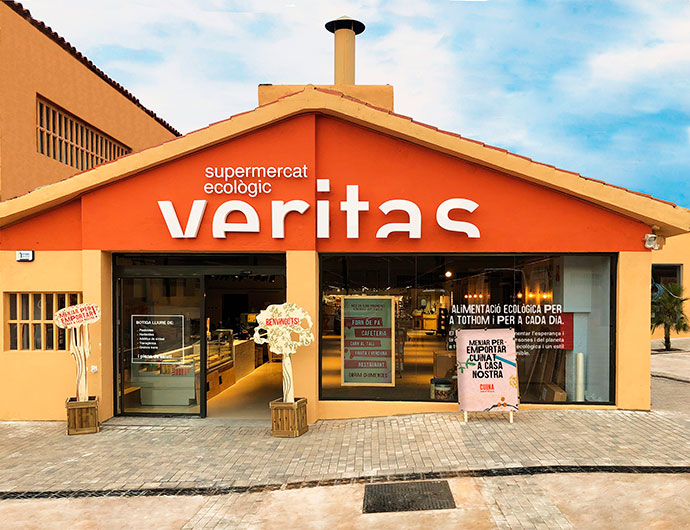 Exterior de la nueva tienda de Veritas en Barcelona 