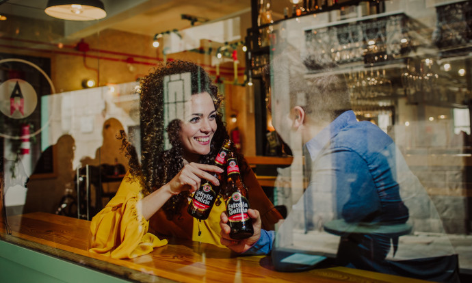 Desde este mes, los clientes de El Corte Inglés ya pueden pedir cervezas de Hijos de Rivera, en sus canales de hostelería.