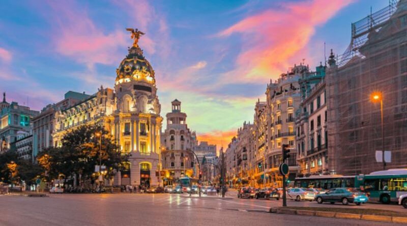 Madrid frena la caída del consumo y de afluencias