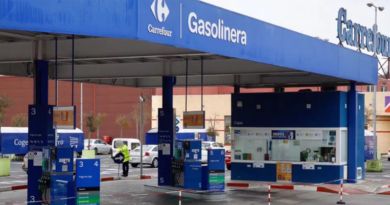 El centro comercial Carrefour de Lugo obligado a cerrar su gasolinera