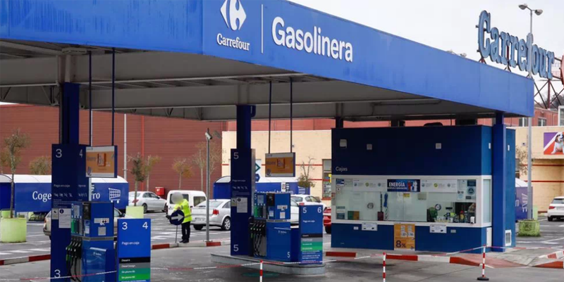 El centro comercial Carrefour de Lugo obligado a cerrar su gasolinera