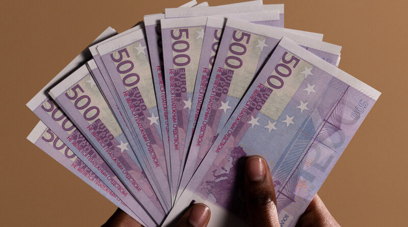 El Comercio rechaza limitar el pago en efectivo a 1.000 euros