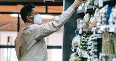 La confianza del consumidor cae en agosto y mantiene su pesimismo