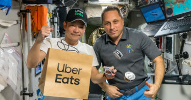 Uber Eats realiza la primera entrega espacial de comida a domicilio