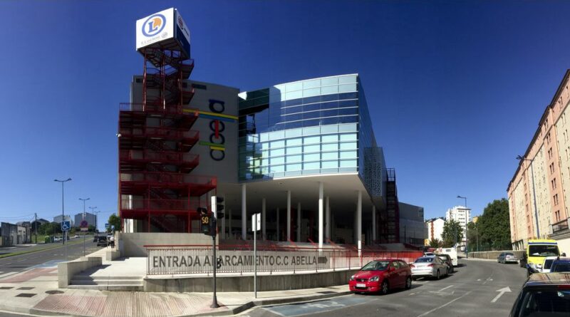 La cadena valenciana Family Cash compra el centro comercial Abella de Lugo