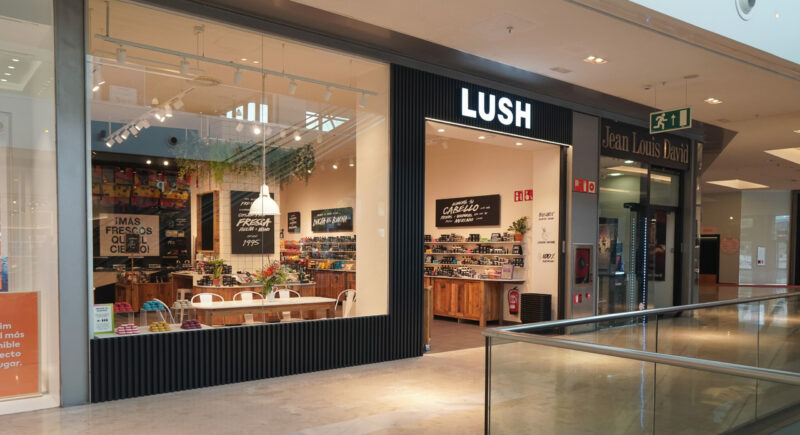 nivel para agregar Potencial Lush, la marca británica de cosmética artesanal, abre tienda en Puerto  Venecia Lush, la marca británica de cosmética artesanal, abre tienda en Puerto  Venecia