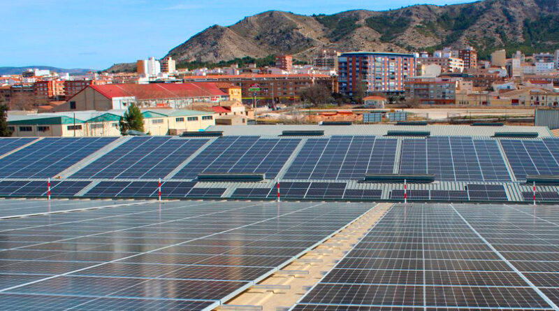 Agrícola Villena instala placas fotovoltaicas en sus fábricas