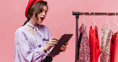Los consumidores españoles destinan 450 euros anuales a comprar moda online