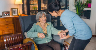 Cuideo y Glovo facilitan los productos de parafarmacia a los mayores