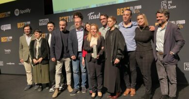 El equipo del Gran Premio de la noche, por la campaña Campanadas y El cabo suelto de Berlín.