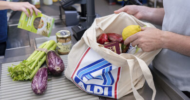 Una cesta de la compra con productos de marca propia de Aldi (sin frescos) puede suponer un ahorro anual de 696,62 euros