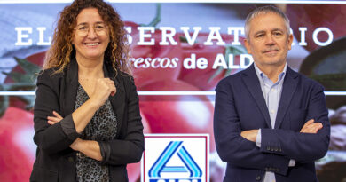 Silvia Segarra e Ignacio Cid en el Observatorio de los productos frescos de Aldi