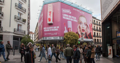 El barrio de Chueca recibe la publicidad exterior del nuevo lanzamiento de Maybelline NY