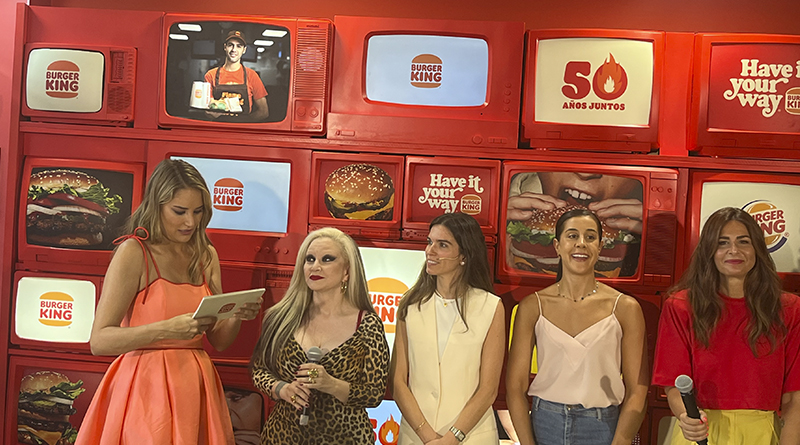 De izq a dcha, Alba Carrillo, Alaska, Yvette Atlet, Carolina Marin y Nuria Roca, durante la presentación por el 50 aniversario de Burger King