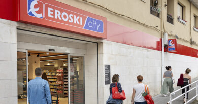 El establecimiento, bajo la enseña Eroski/City, se convierte en un modelo de innovación social aplicado al comercio de proximidad