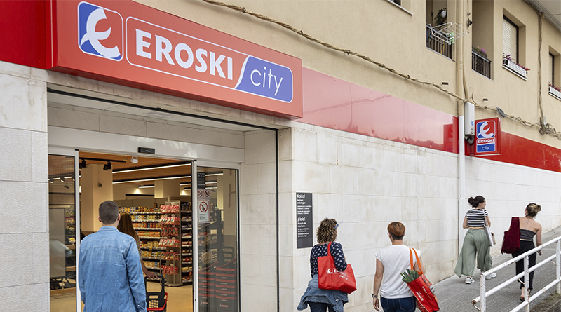El establecimiento, bajo la enseña Eroski/City, se convierte en un modelo de innovación social aplicado al comercio de proximidad