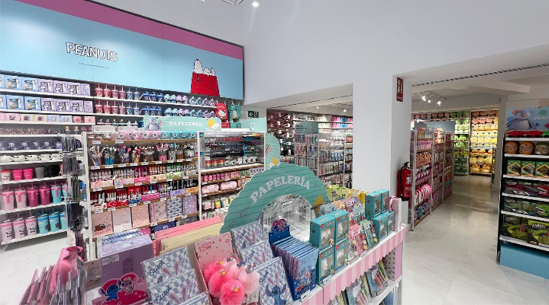 Miniso cuenta con gran cantidad de categorías de productos como juguetes, productos de deporte, belleza, electrónica, hogar, viaje, papelería, etc