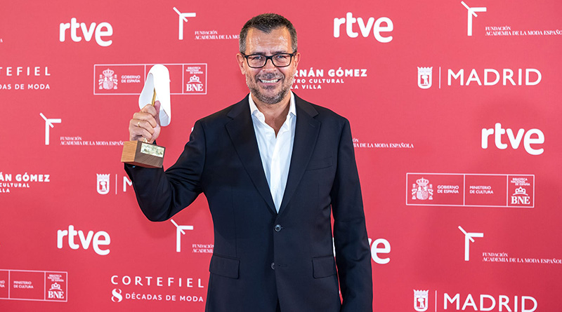 El premio fue recogido por César de Vicente Sandoval, director global de retail de Mango y miembro del comité de dirección, quien subrayó la apuesta de la compañía por el diseño hecho en Barcelona y el saber hacer del sector textil español