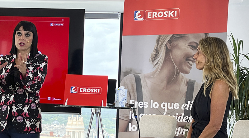 De izq a dcha, Beatriz Santos, directora comercial de Eroski y Ainhoa Oyarbide, directora de marketing, marca y comunicación de la compañía