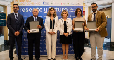La jornada ha concluido con la entrega de los Premios Málaga Comercio 2025 que en la presente edición han recaído en Zerimar, por su trayectoria profesional