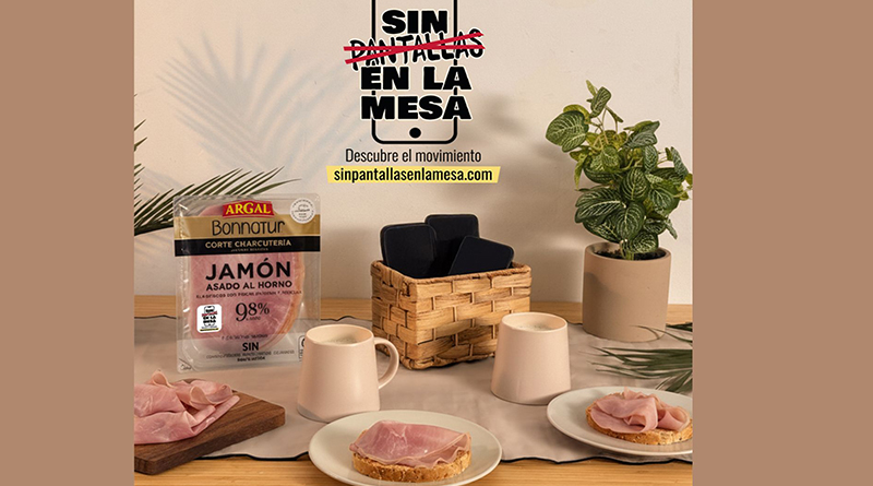 la campaña se expande al entorno digital mediante una serie de microcápsulas de vídeo protagonizadas por familias reales y compartidas en los perfiles de Instagram y TikTok de Argal Alimentación