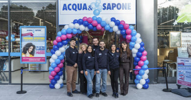 Su modelo se basa en una amplia oferta de marcas reconocidas, precios competitivos, asesoramiento experto y una experiencia de compra cercana.