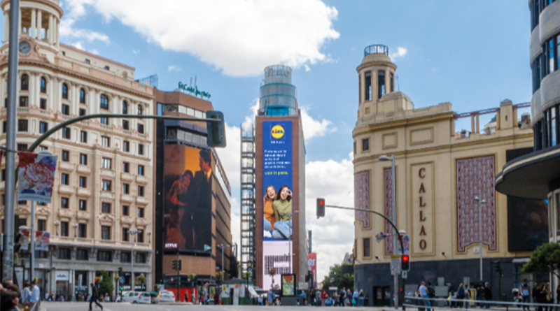 Lidl proyecta a los ciudadanos en las pantallas de Callao (Madrid) Lidl proyecta a los ciudadanos en las pantallas de Callao (Madrid)