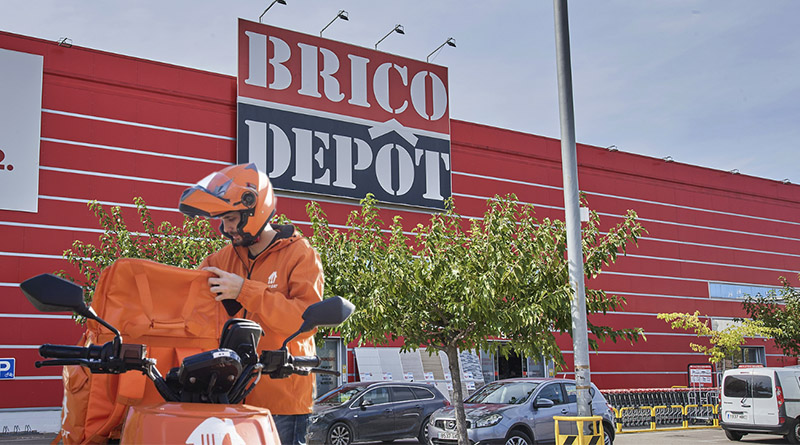 El catálogo disponible incluye desde herramientas y artículos de ferretería hasta productos de iluminación y organización, con el objetivo de resolver necesidades urgentes