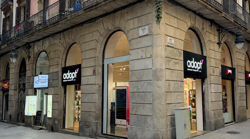 El establecimiento se ubica en una esquina estratégica, en la confluencia de las calles Portaferrissa y Pi