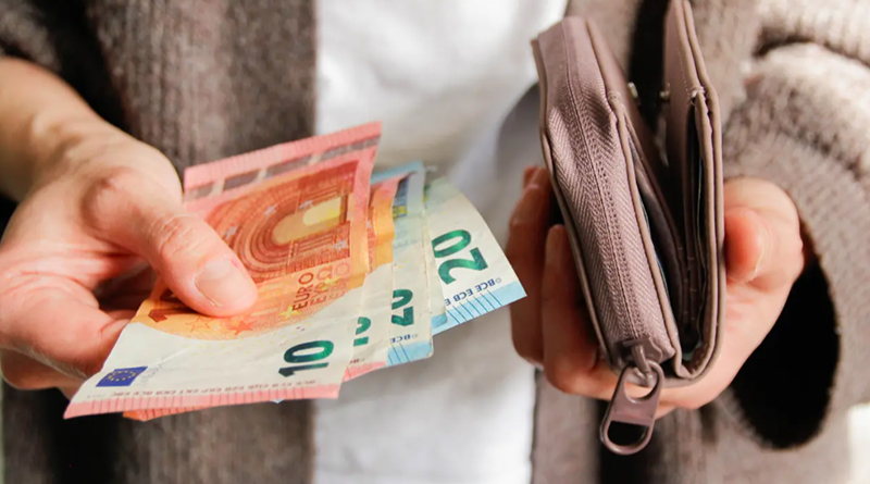 Según el estudio, el 56,3% de los españoles destina más del 40% de su salario a cubrir gastos fijos