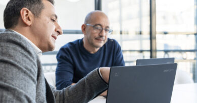 La expansión de los equipos preparados para IA se conecta también con el ámbito educativo