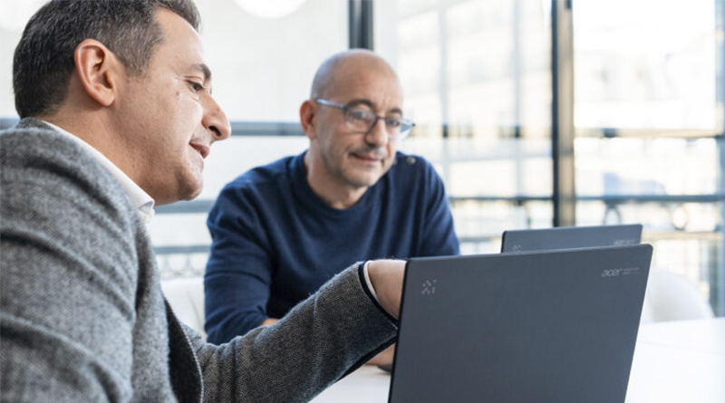 La expansión de los equipos preparados para IA se conecta también con el ámbito educativo