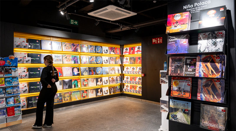 La tienda cuenta con 38 metros de exposición de vinilos a la venta